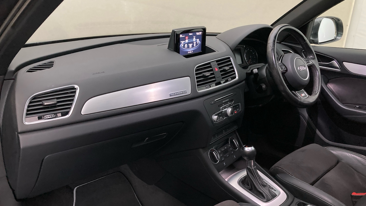 Used Audi Q3 2016 for sale - 76480198: Photo 2