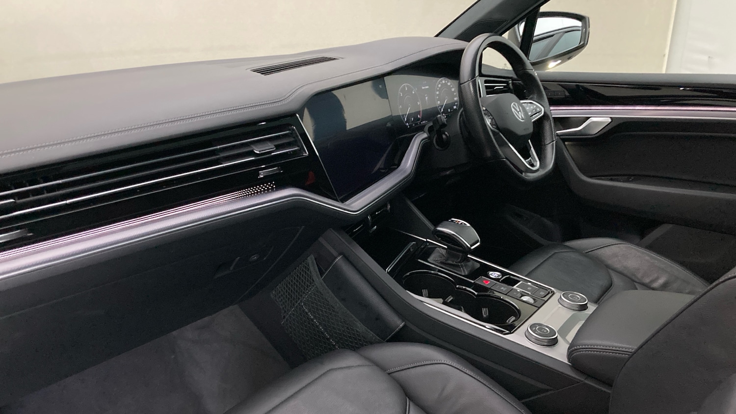 Used Volkswagen Touareg 2022 for sale - 76795035: Photo 2