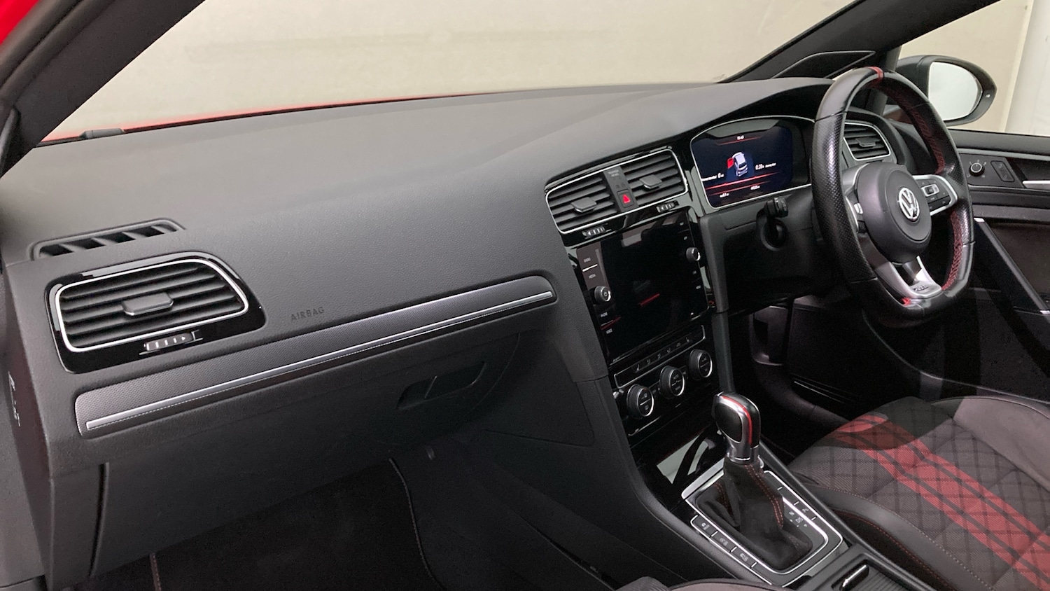 Used Volkswagen Golf 2020 for sale - 77570531: Photo 2