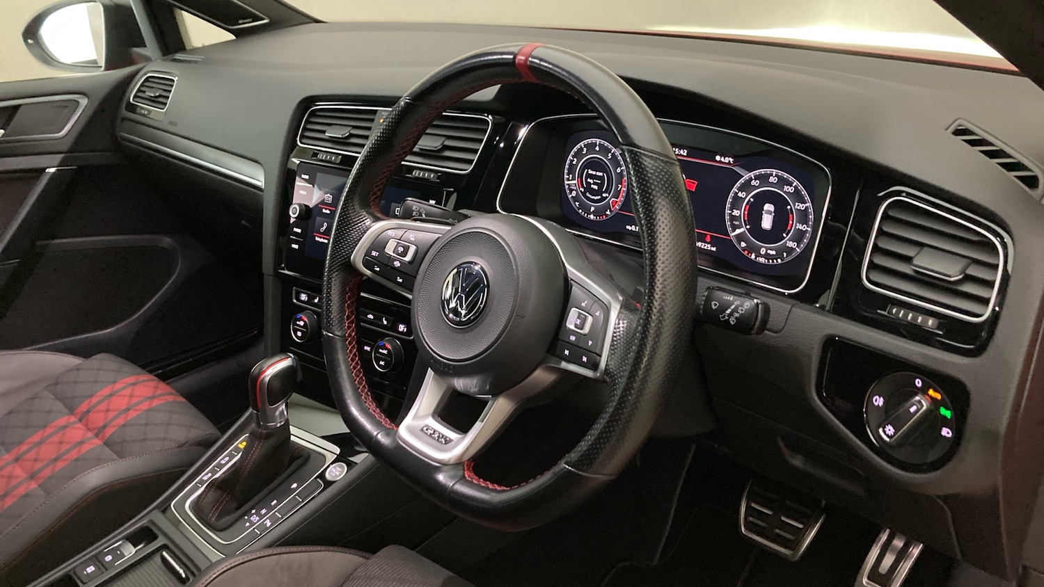 Used Volkswagen Golf 2020 for sale - 77570531: Photo 6