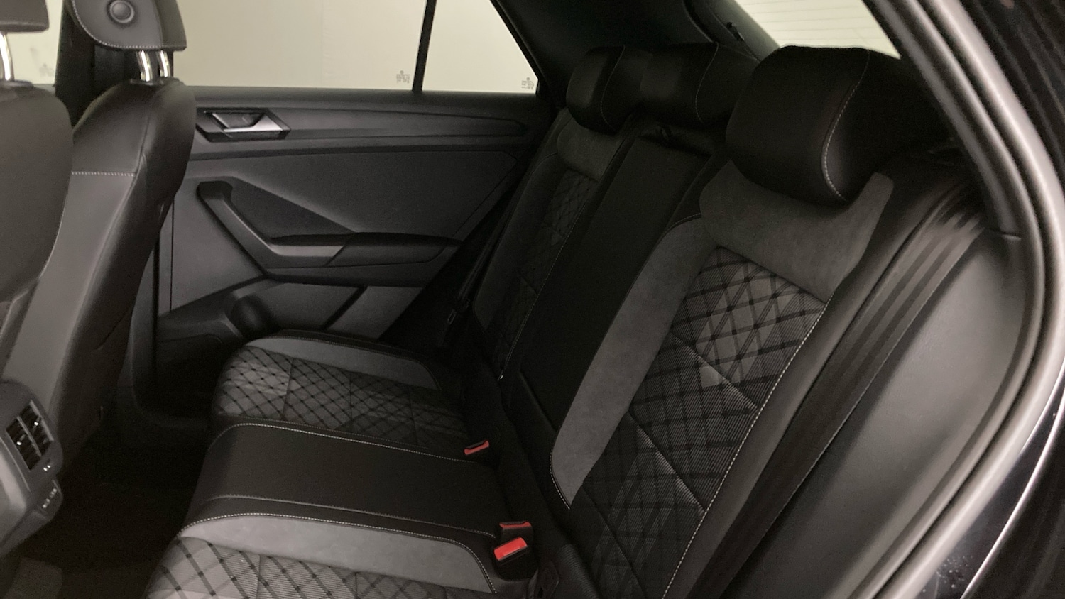 Used Volkswagen T-Roc 2025 for sale - 76907667: Photo 16