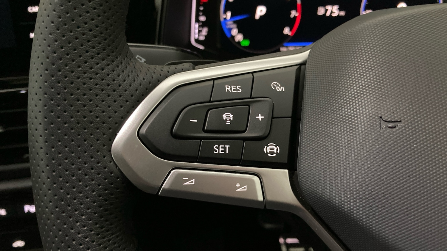 Used Volkswagen T-Roc 2025 for sale - 76907667: Photo 17