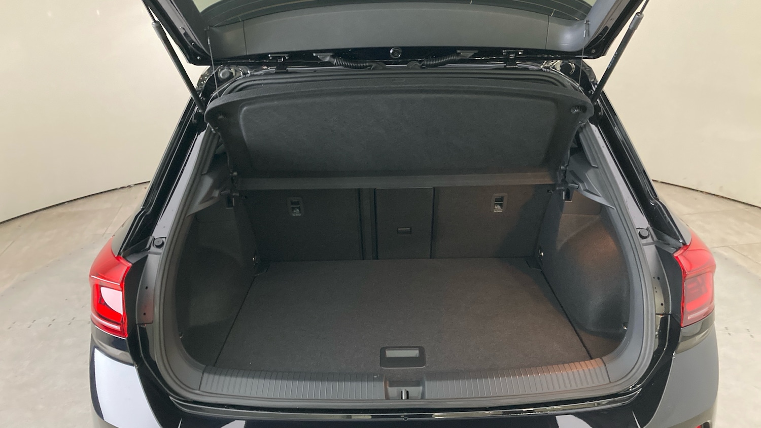 Used Volkswagen T-Roc 2025 for sale - 76907667: Photo 20