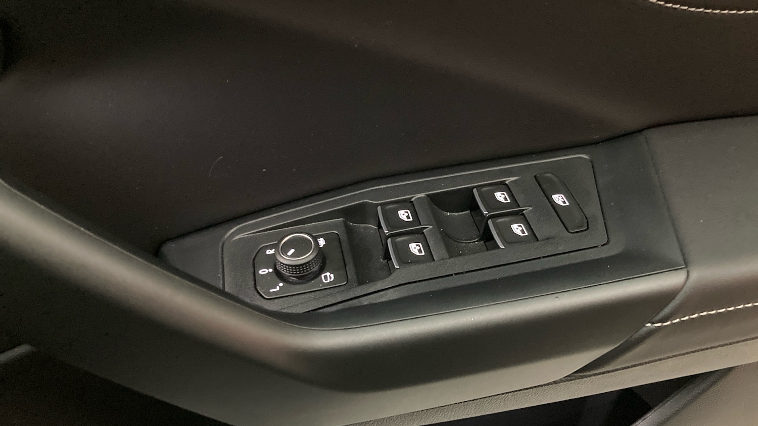 Used Volkswagen T-Roc 2025 for sale - 76907667: Photo 30