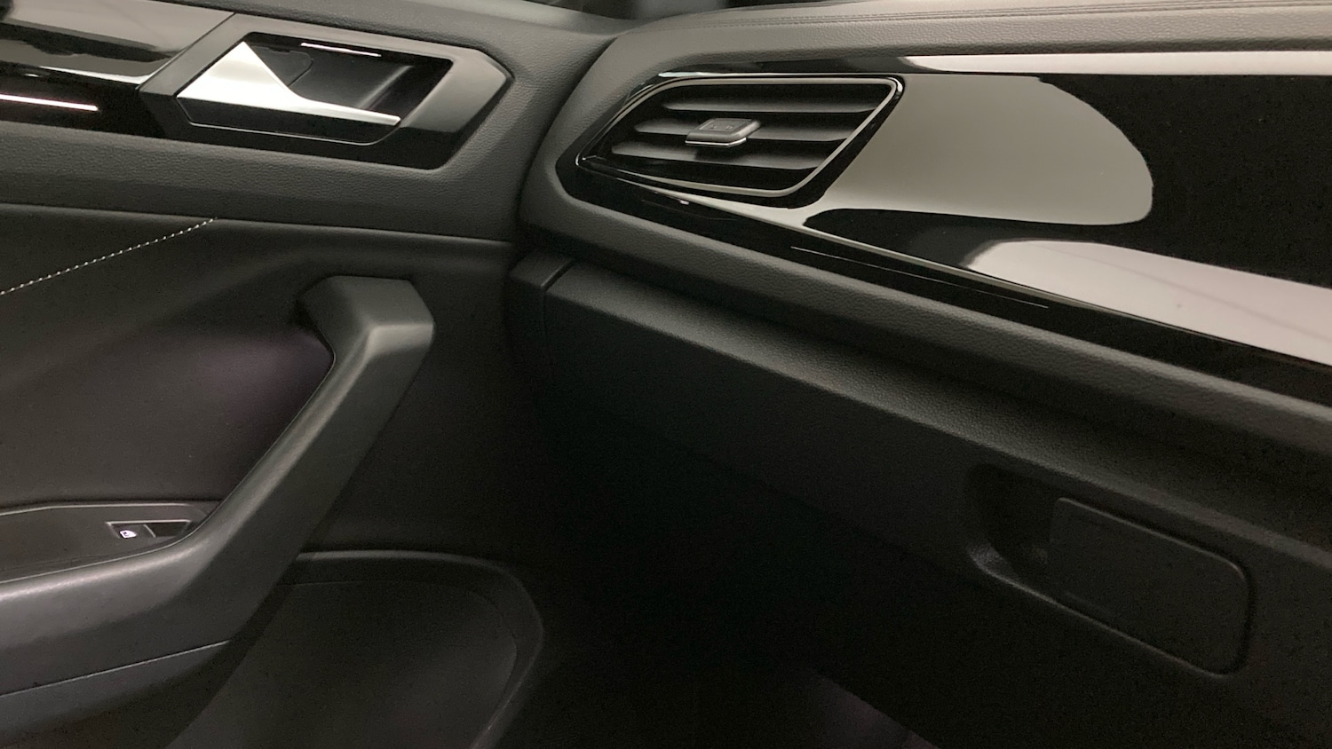 Used Volkswagen T-Roc 2025 for sale - 76907667: Photo 33