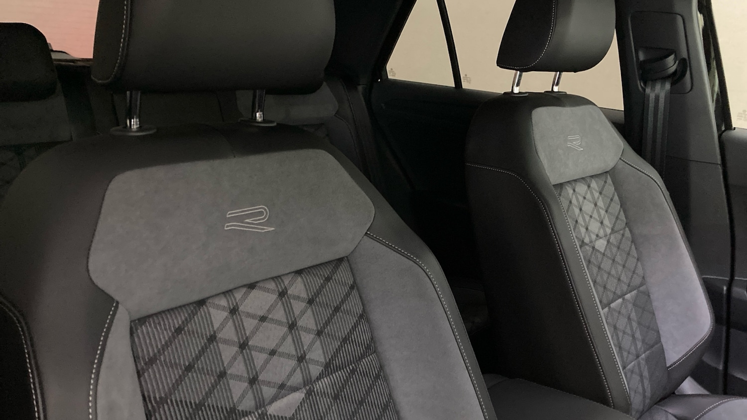 Used Volkswagen T-Roc 2025 for sale - 76907667: Photo 34