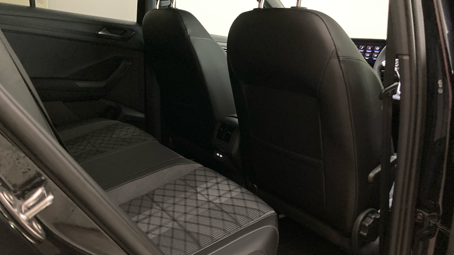 Used Volkswagen T-Roc 2025 for sale - 76907667: Photo 35