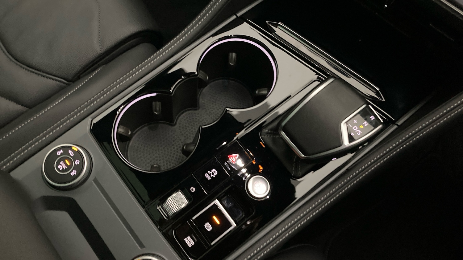 Used Volkswagen Touareg 2025 for sale - 77245456: Photo 14