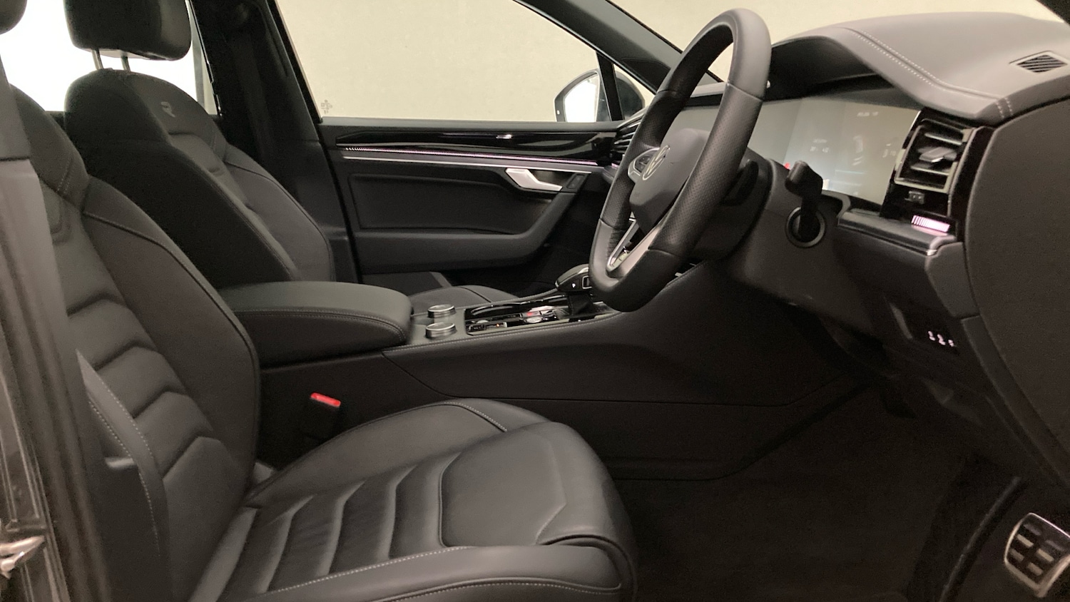 Used Volkswagen Touareg 2025 for sale - 77245456: Photo 15