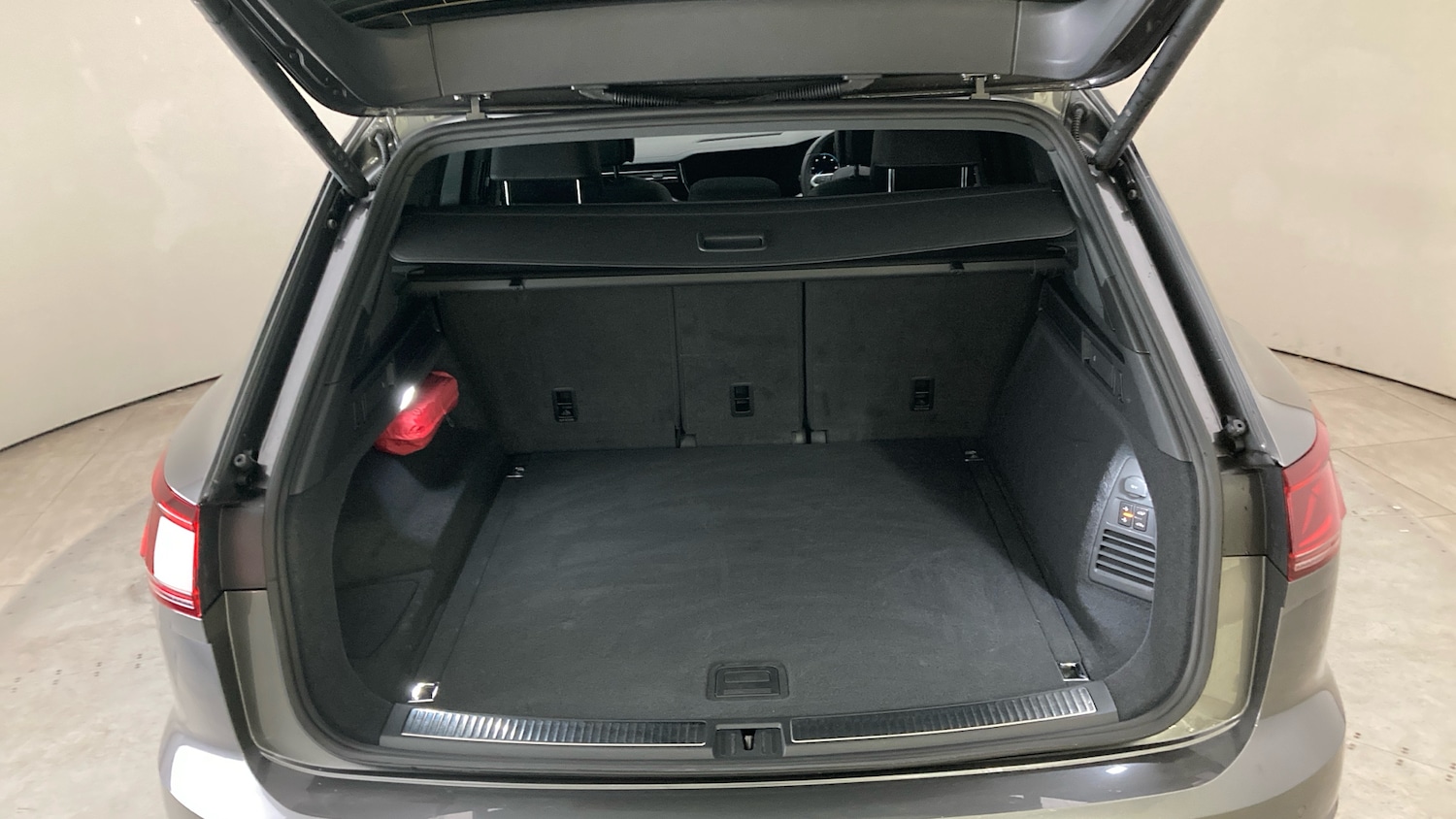 Used Volkswagen Touareg 2025 for sale - 77245456: Photo 20