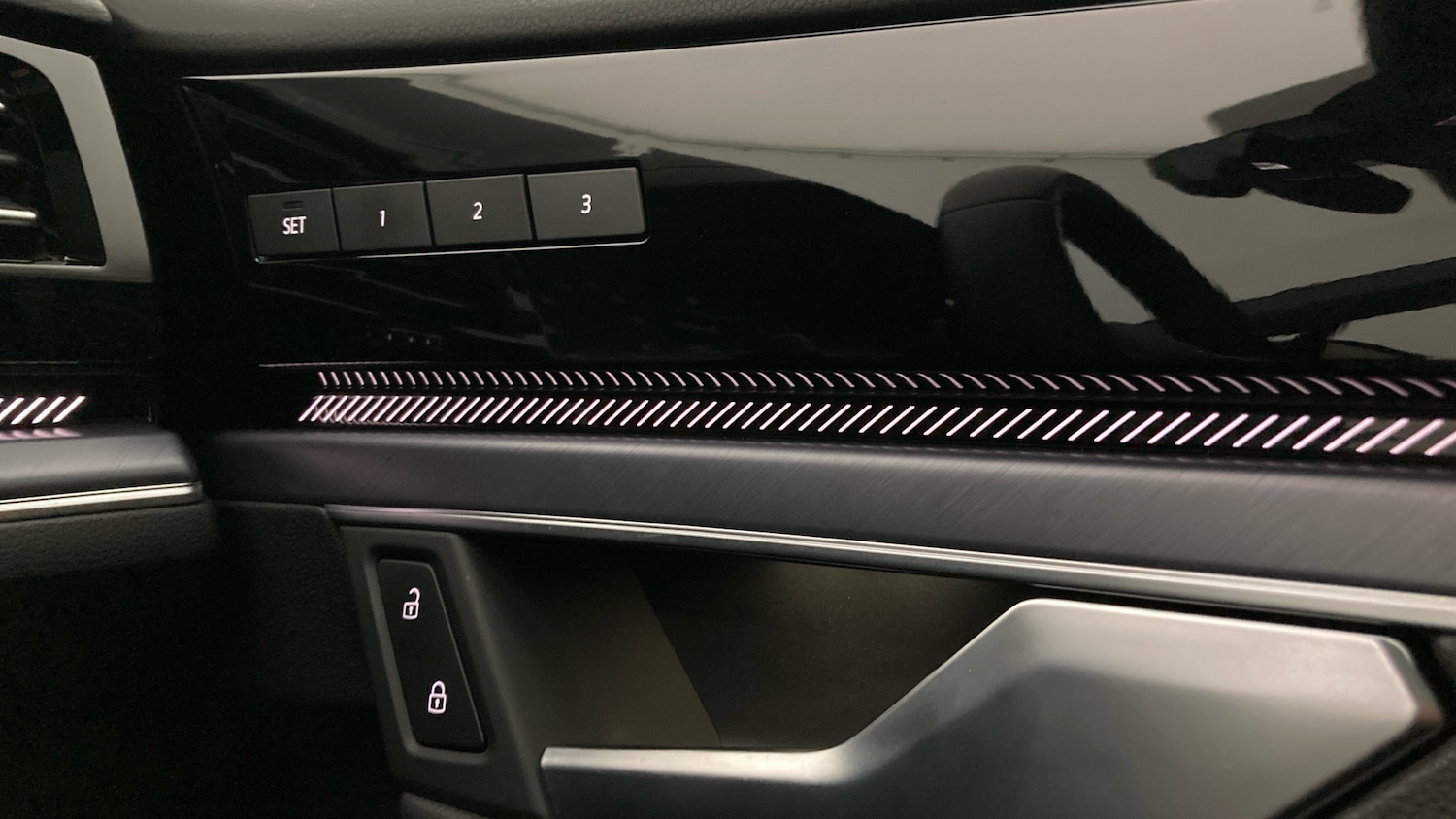 Used Volkswagen Touareg 2025 for sale - 77245456: Photo 32