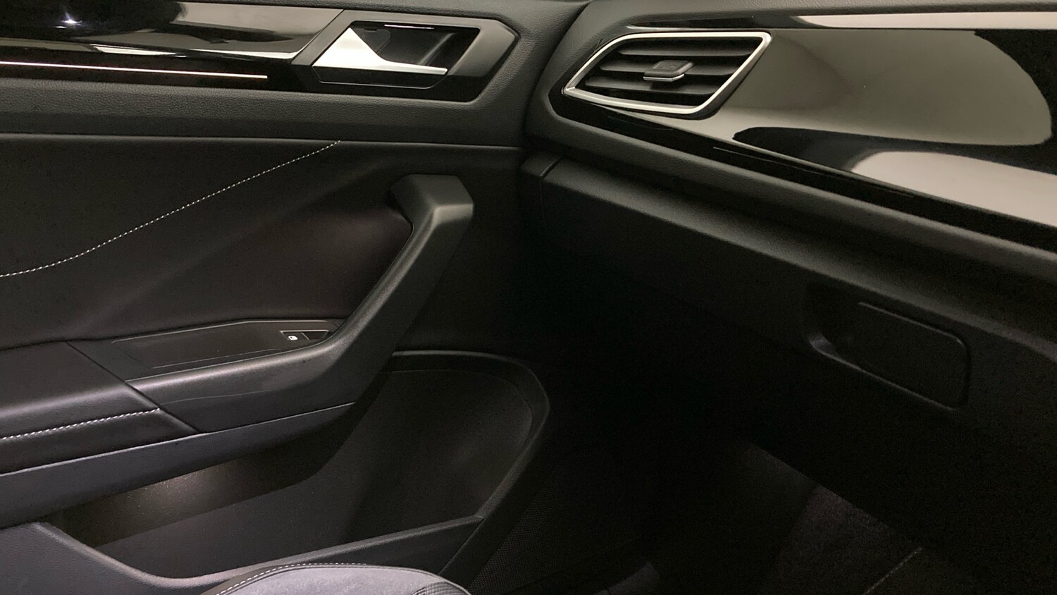 Used Volkswagen T-Roc 2025 for sale - 78149843: Photo 32