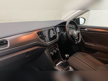 Used Volkswagen T-Roc 2019 for sale - 78692102: Photo