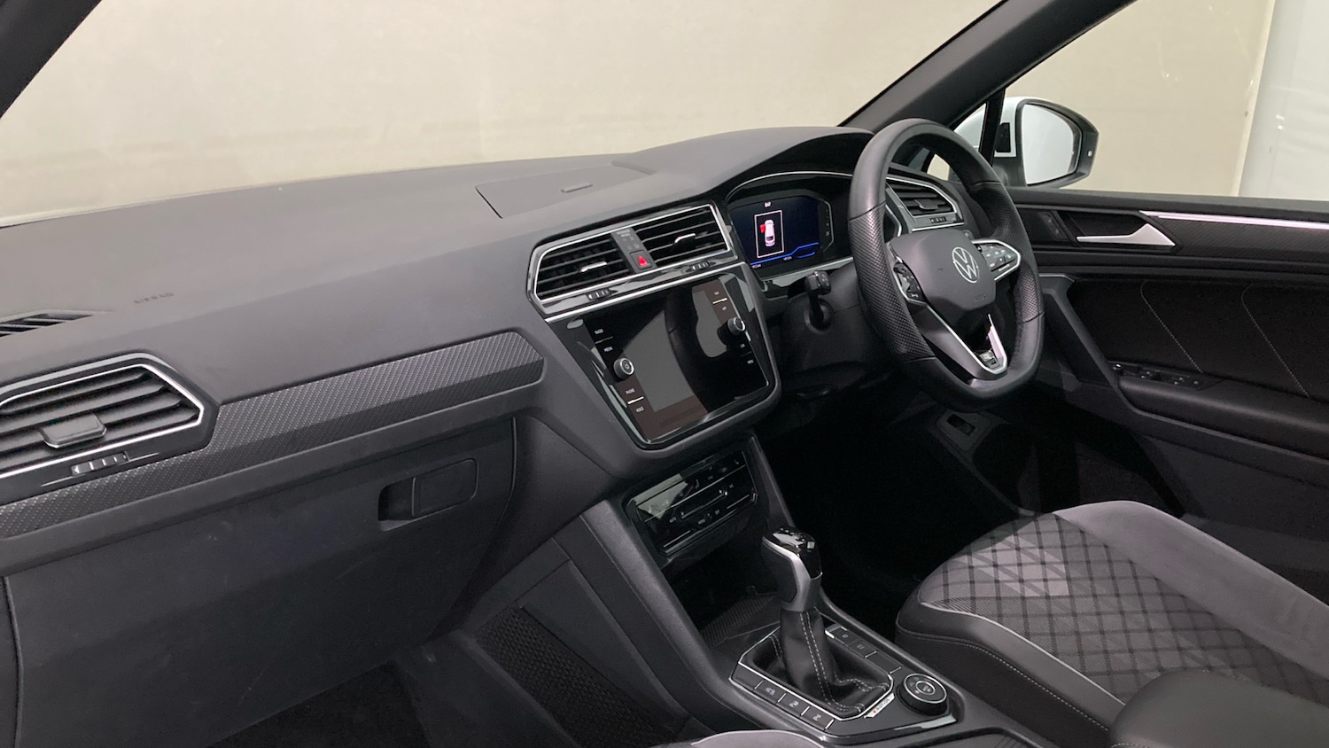 Used Volkswagen Tiguan 2023 for sale - 76706239: Photo 2