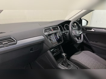 Used Volkswagen Tiguan 2021 for sale - 76101211: Photo 2