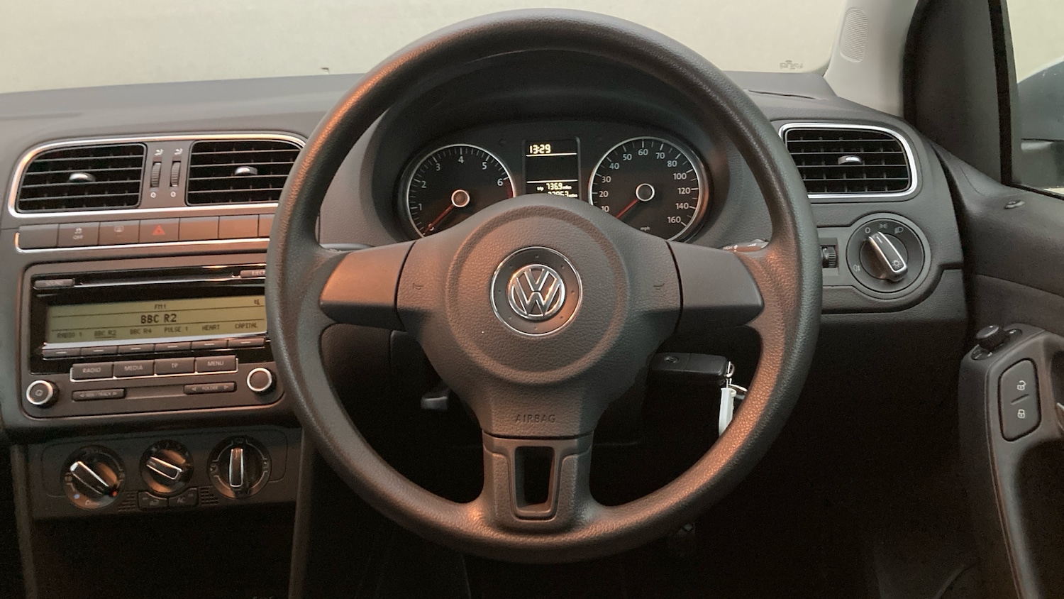 Used Volkswagen Polo 2010 for sale - 77601923: Photo 10