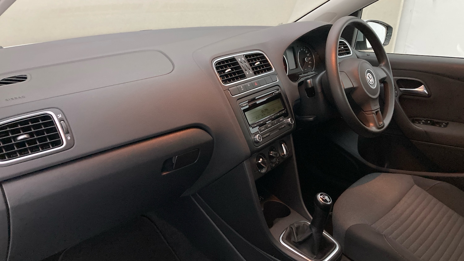 Used Volkswagen Polo 2010 for sale - 77601923: Photo 2