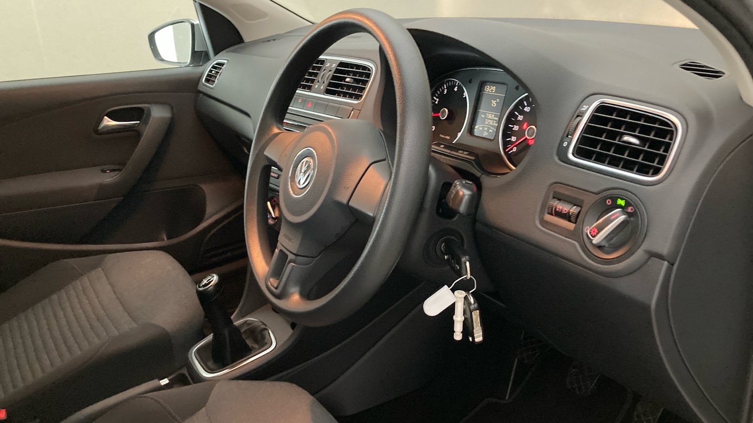 Used Volkswagen Polo 2010 for sale - 77601923: Photo 6