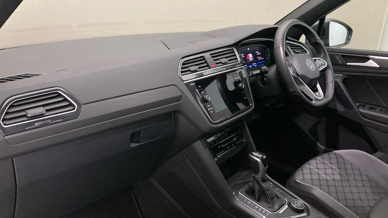 Used Volkswagen Tiguan 2023 for sale - 77432498: Photo 2