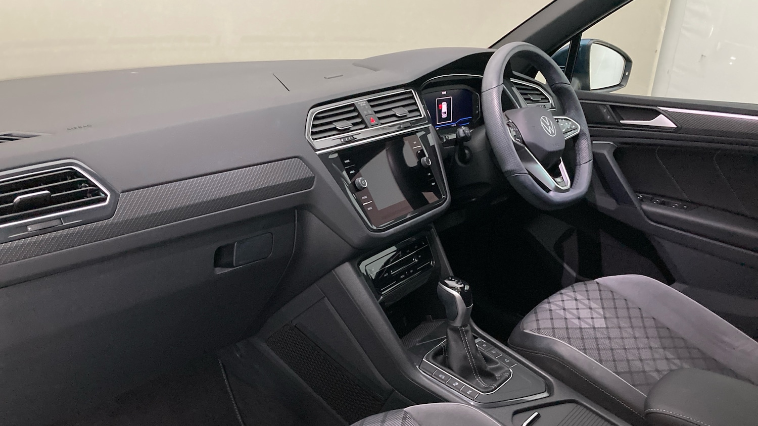 Used Volkswagen Tiguan 2023 for sale - 76414942: Photo 2