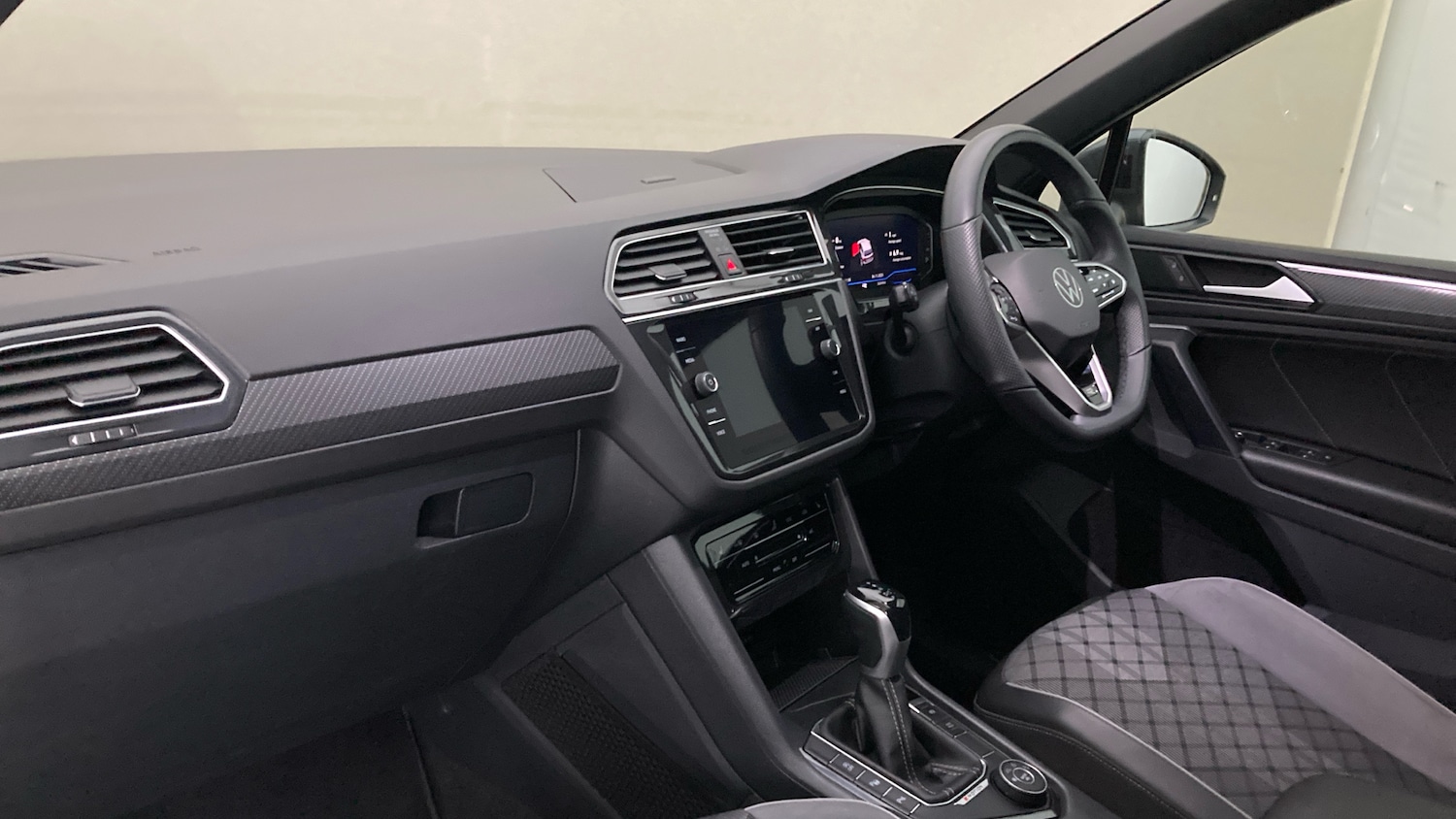 Used Volkswagen Tiguan 2021 for sale - 76493761: Photo 2