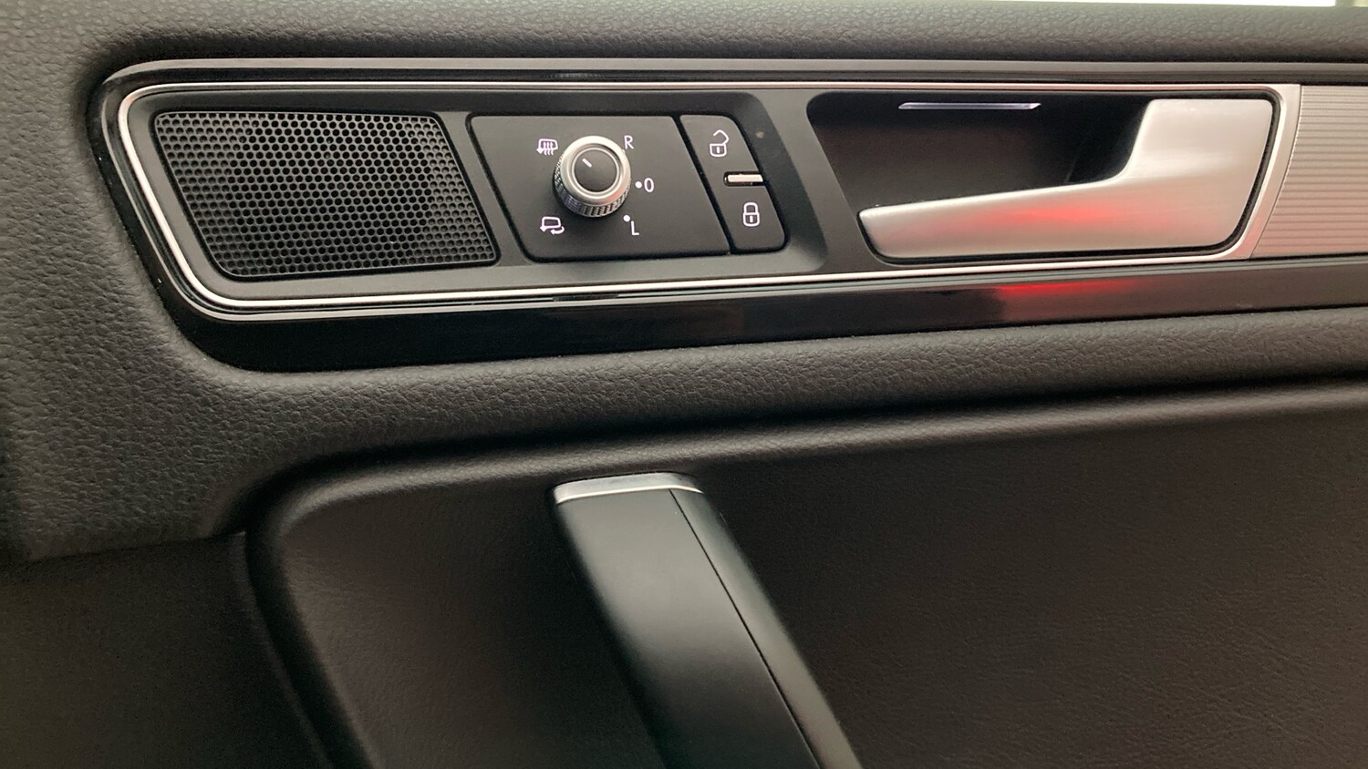 Used Volkswagen Touareg 2016 for sale - 78149826: Photo 27