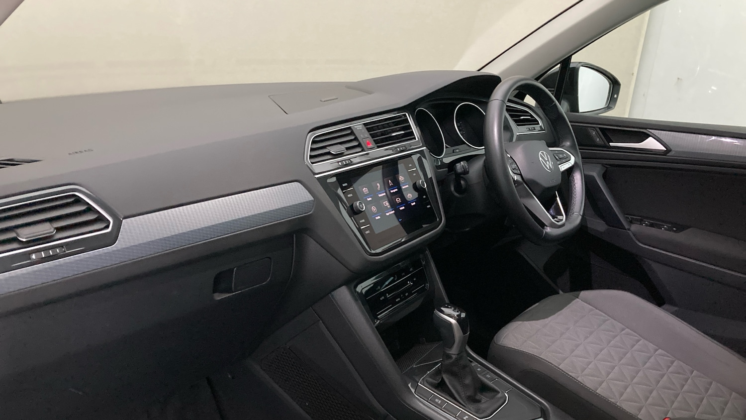 Used Volkswagen Tiguan 2021 for sale - 76366247: Photo 2