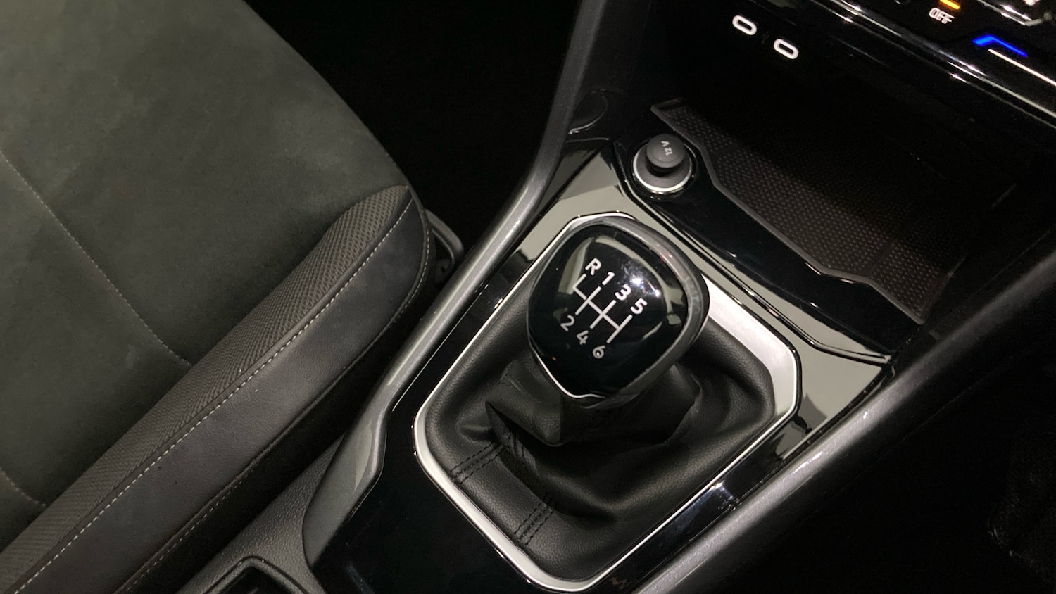 Used Volkswagen T-Roc 2023 for sale - 77901449: Photo 14