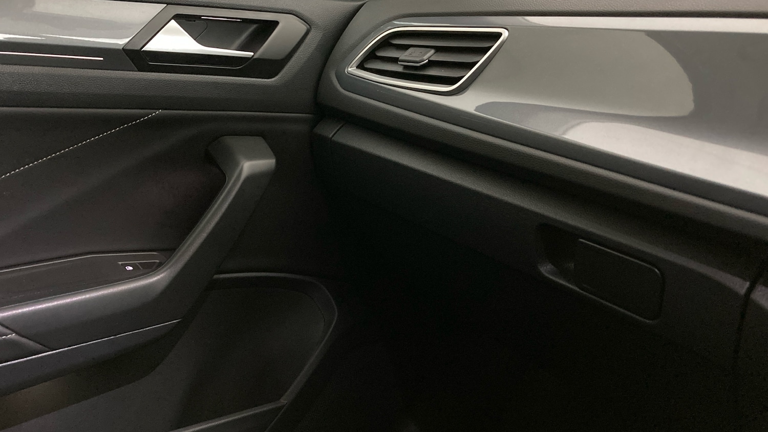 Used Volkswagen T-Roc 2023 for sale - 77901449: Photo 28