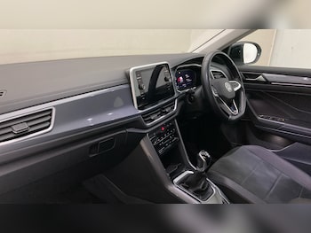 Used Volkswagen T-Roc 2023 for sale - 77901449: Photo