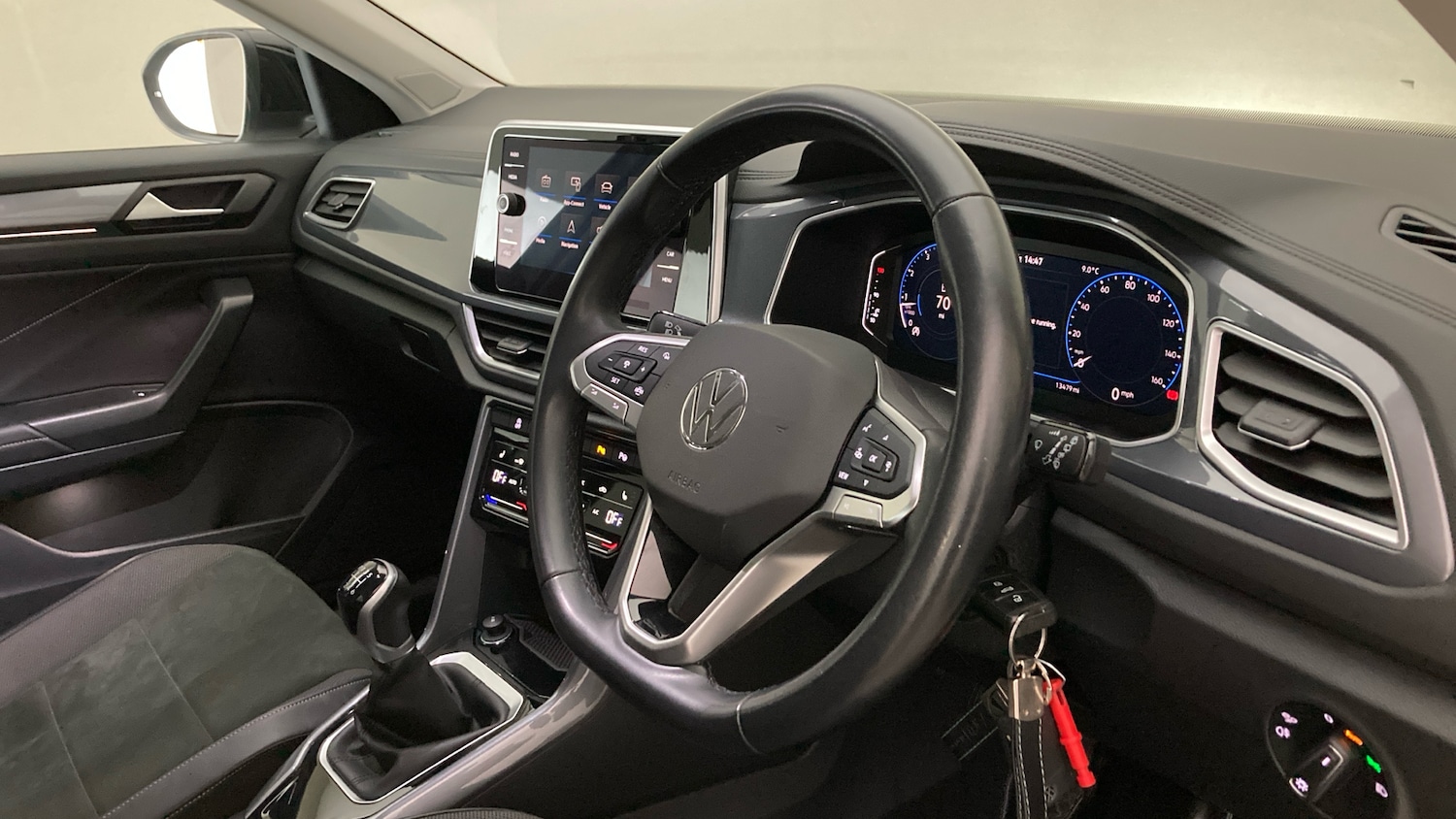 Used Volkswagen T-Roc 2023 for sale - 77901449: Photo 6