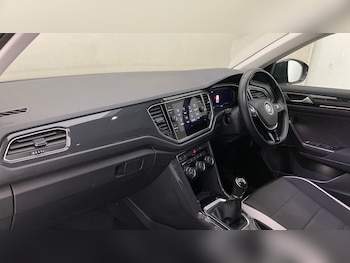Used Volkswagen T-Roc 2020 for sale - 75820158: Photo