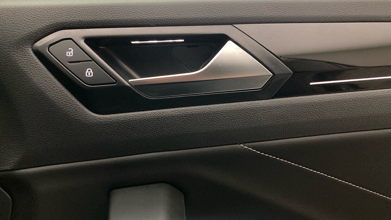 Used Volkswagen T-Roc 2025 for sale - 78149847: Photo 30