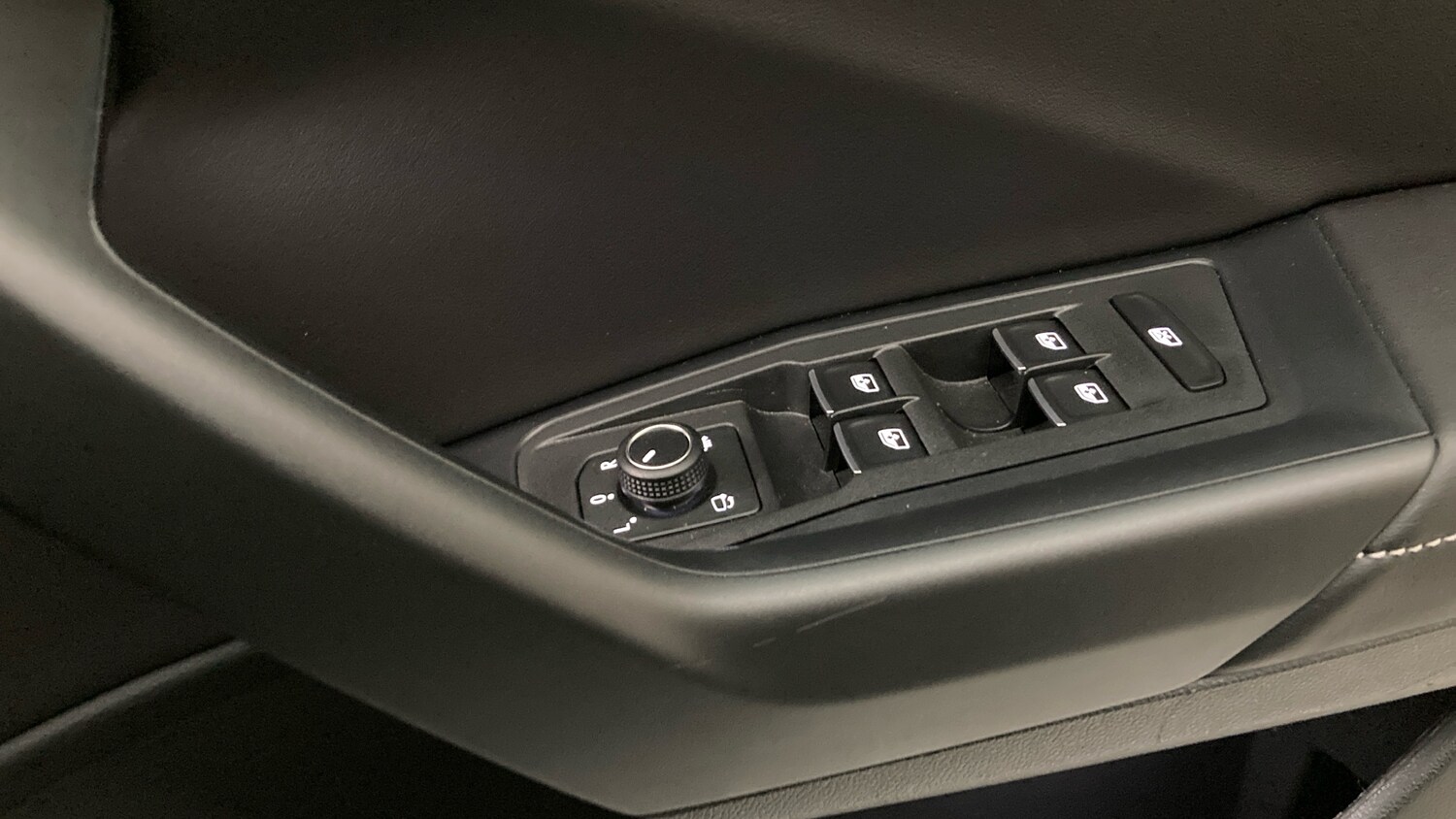 Used Volkswagen T-Roc 2025 for sale - 78149847: Photo 31