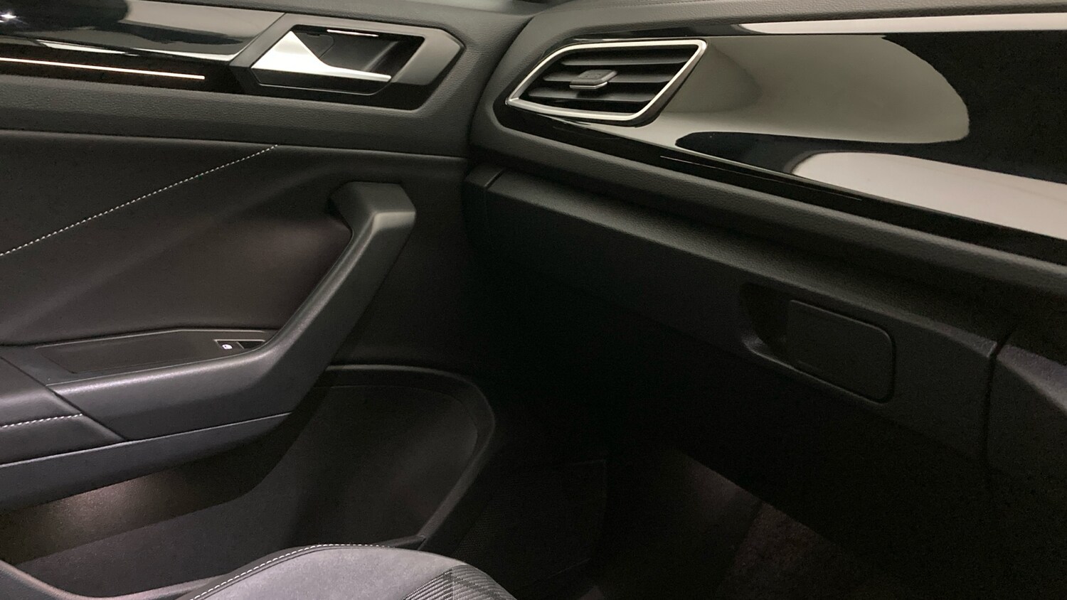 Used Volkswagen T-Roc 2025 for sale - 78149847: Photo 32