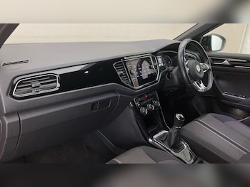 Used Volkswagen T-Roc 2021 for sale - 75638485: Photo