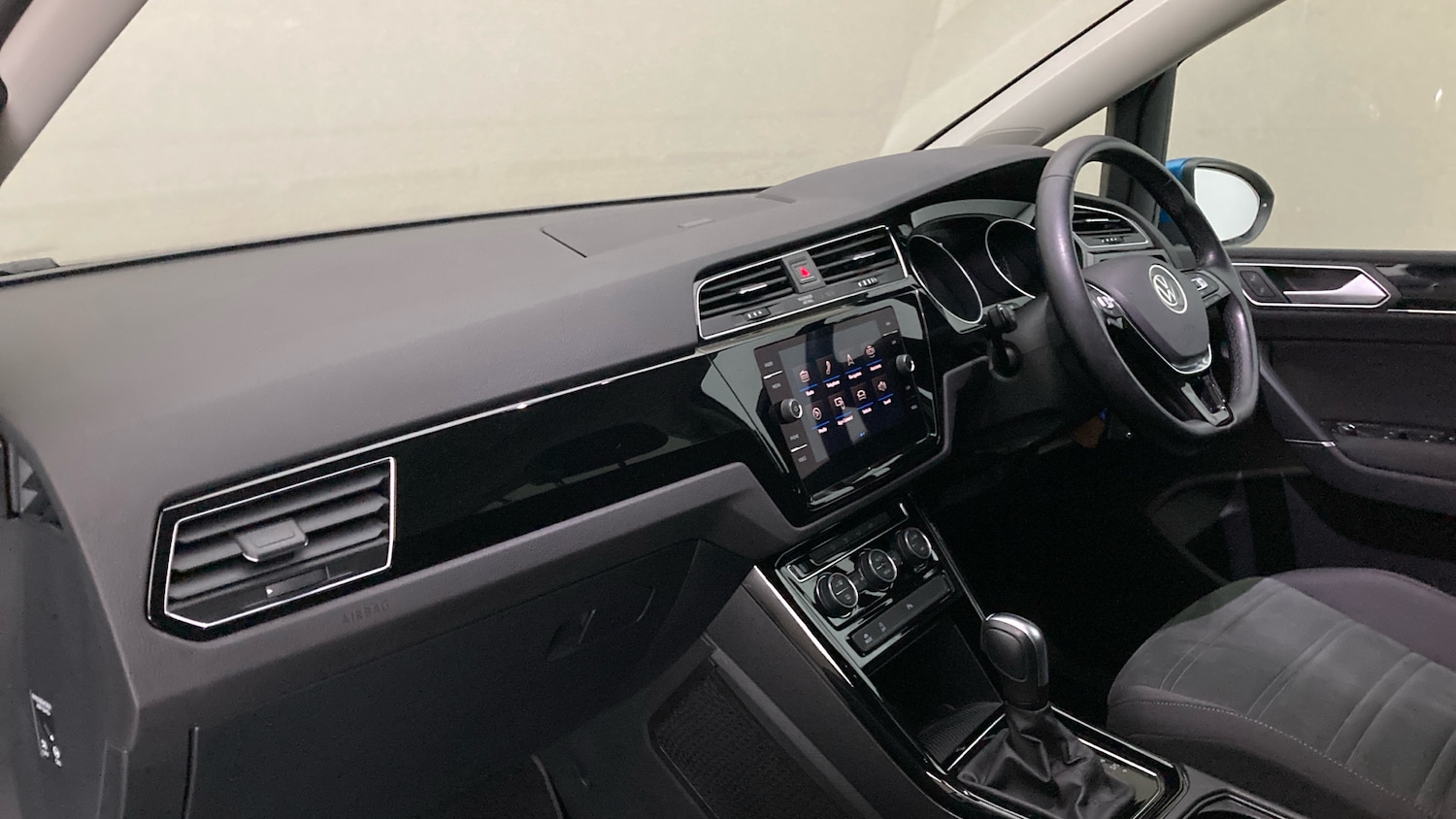 Used Volkswagen Touran 2020 for sale - 77490576: Photo 2