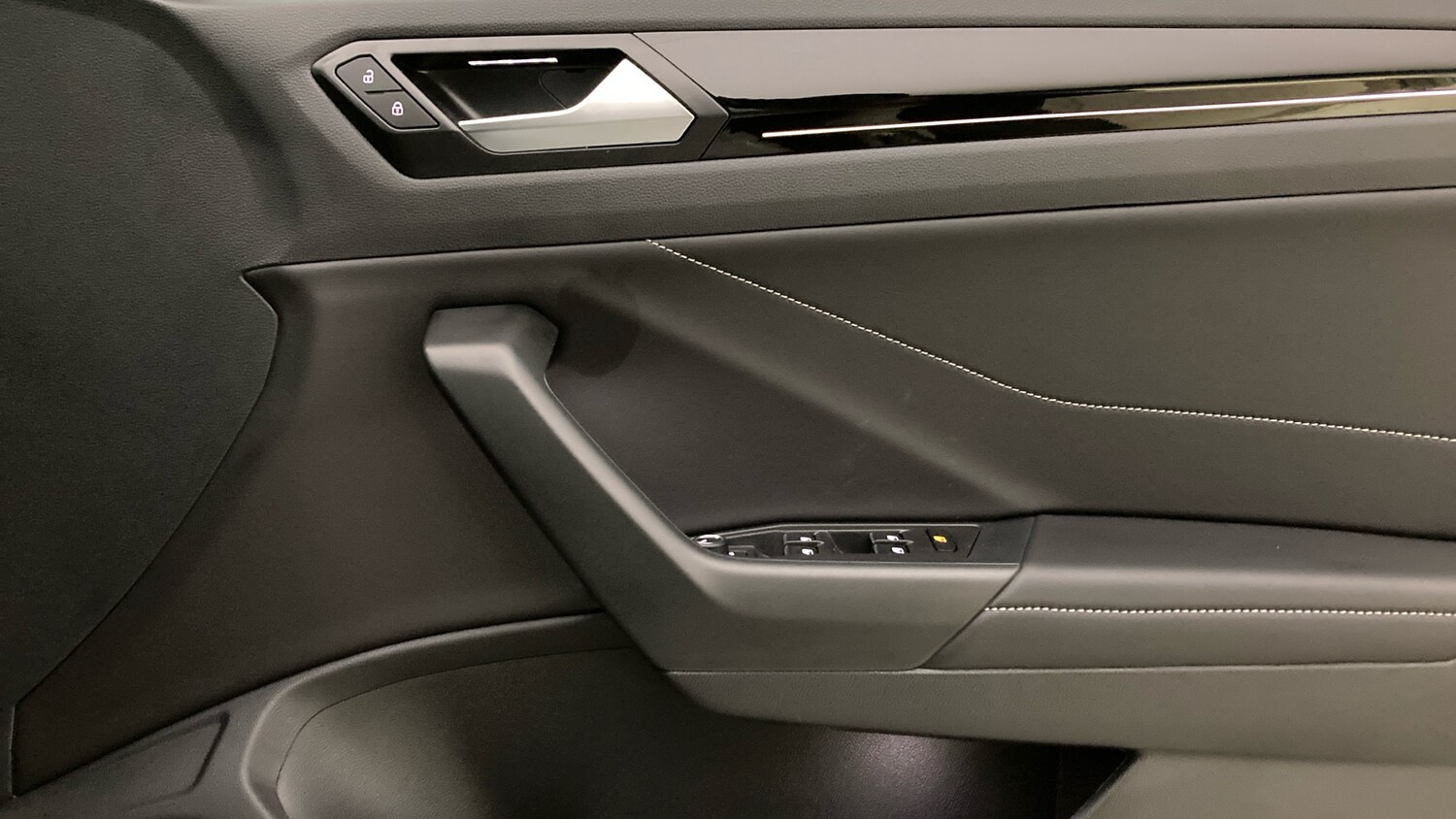 Used Volkswagen T-Roc 2025 for sale - 77900877: Photo 19