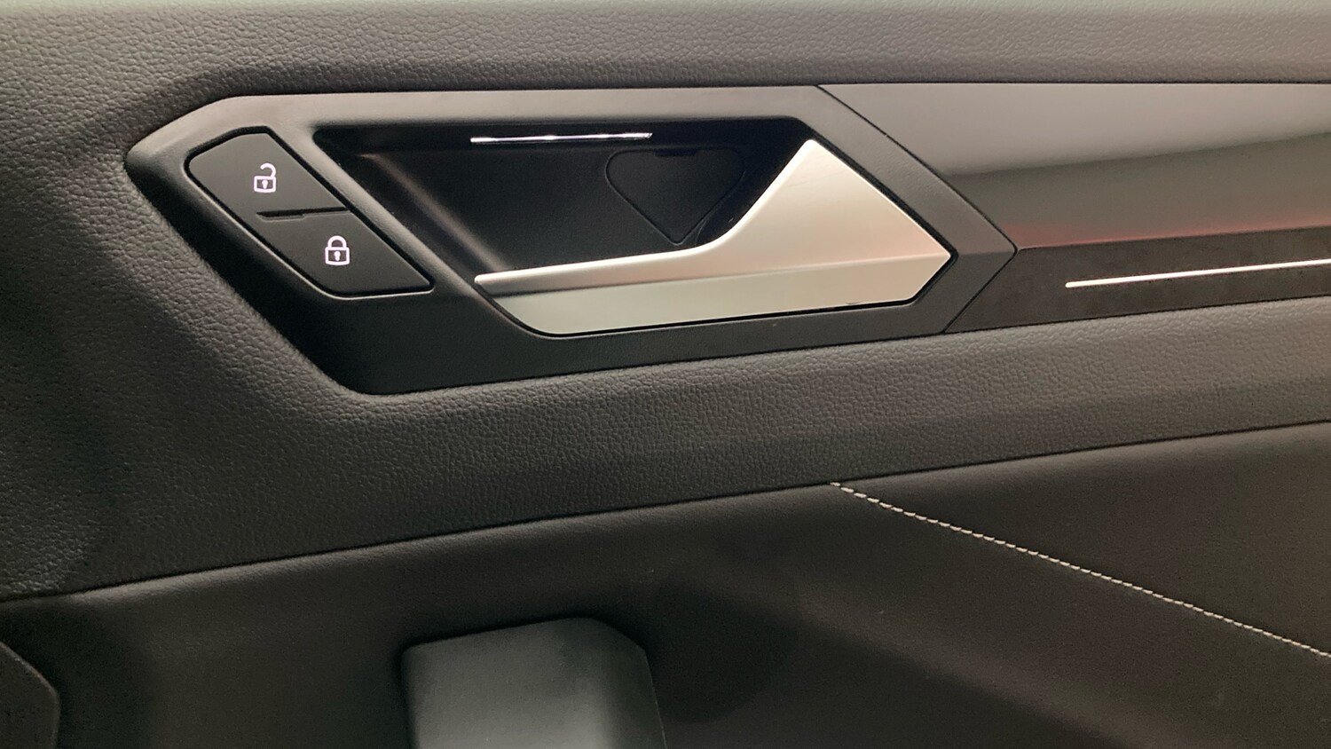 Used Volkswagen T-Roc 2025 for sale - 77900877: Photo 30