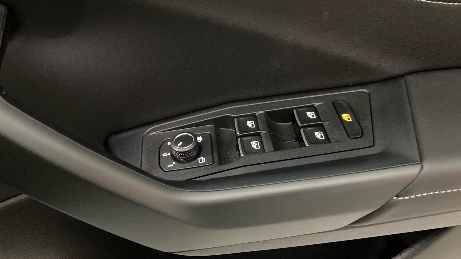 Used Volkswagen T-Roc 2025 for sale - 77900877: Photo 31