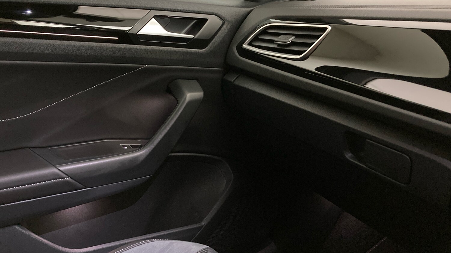 Used Volkswagen T-Roc 2025 for sale - 77900877: Photo 33