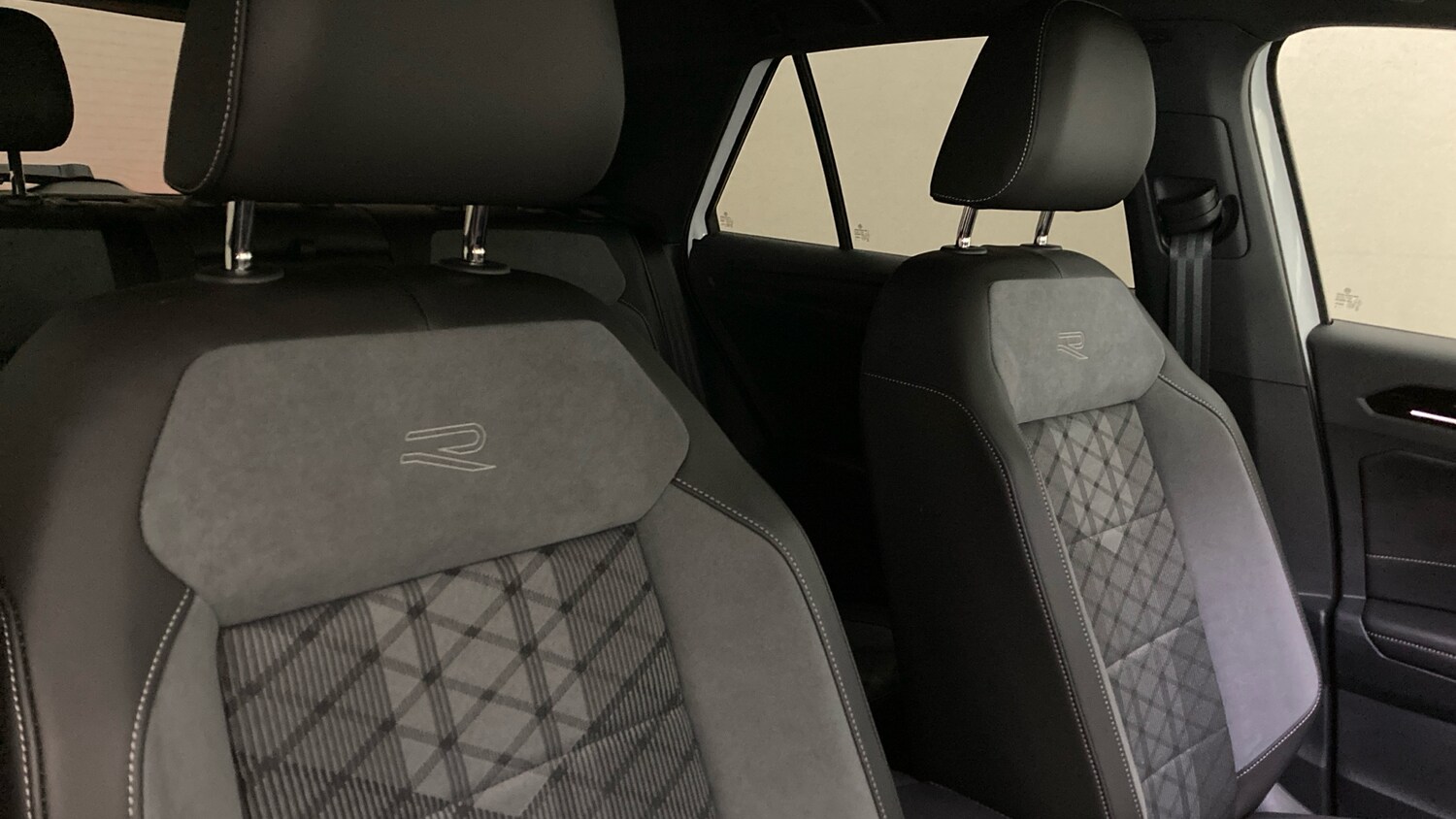 Used Volkswagen T-Roc 2025 for sale - 77900877: Photo 34