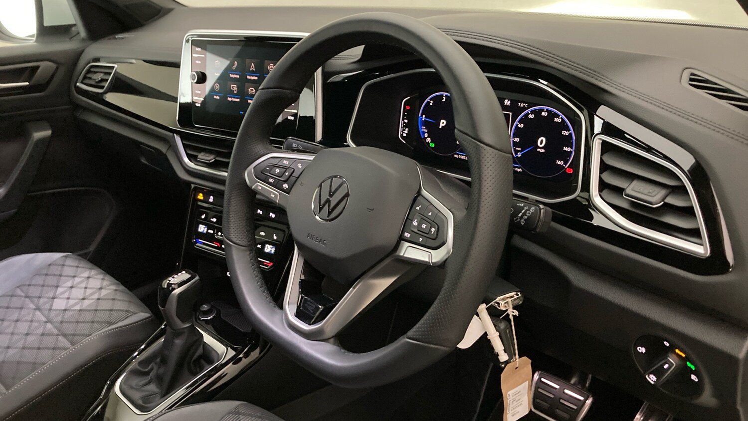 Used Volkswagen T-Roc 2025 for sale - 77900877: Photo 6