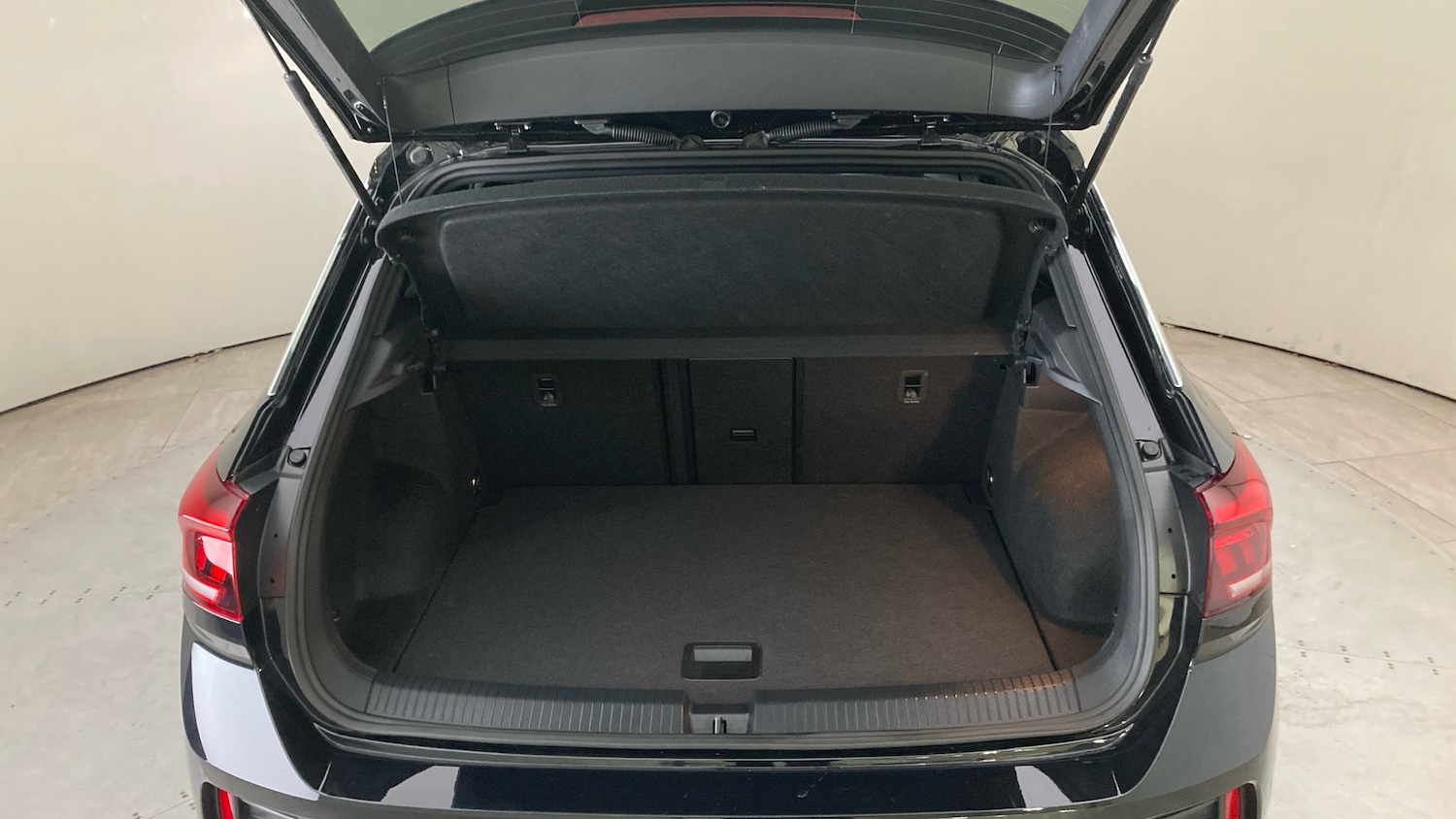 Used Volkswagen T-Roc 2024 for sale - 76101236: Photo 20