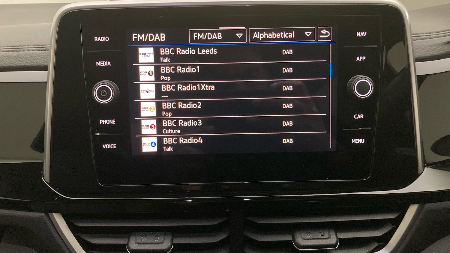 Used Volkswagen T-Roc 2024 for sale - 76101236: Photo 29