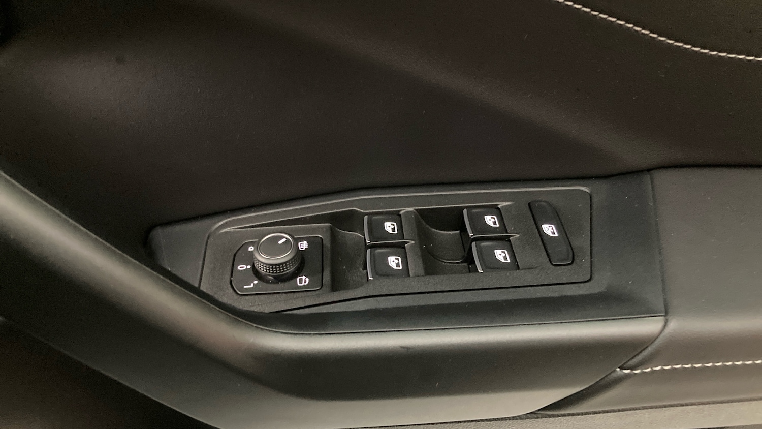 Used Volkswagen T-Roc 2024 for sale - 76101236: Photo 32