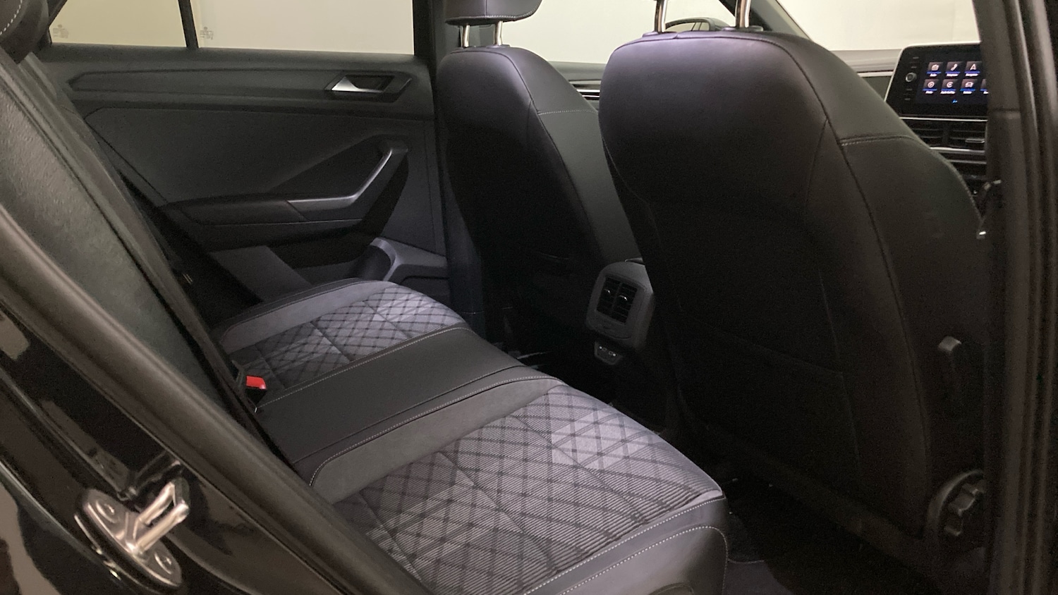 Used Volkswagen T-Roc 2024 for sale - 76101236: Photo 37