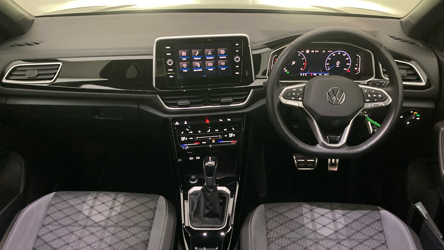 Used Volkswagen T-Roc 2024 for sale - 76101236: Photo 9