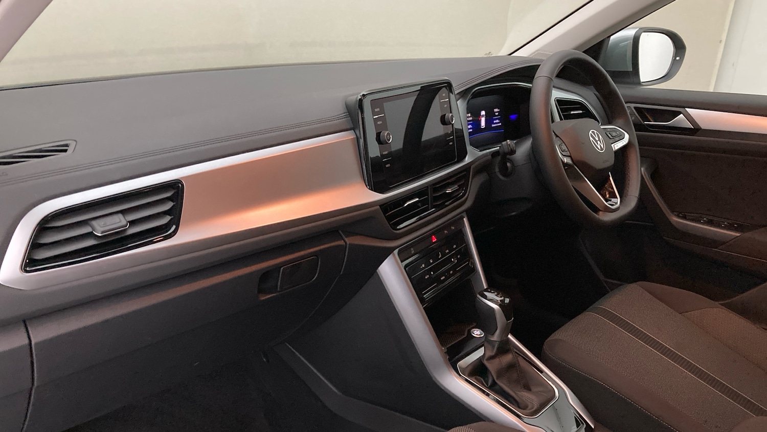 Used Volkswagen T-Roc 2025 for sale - 76127097: Photo 2