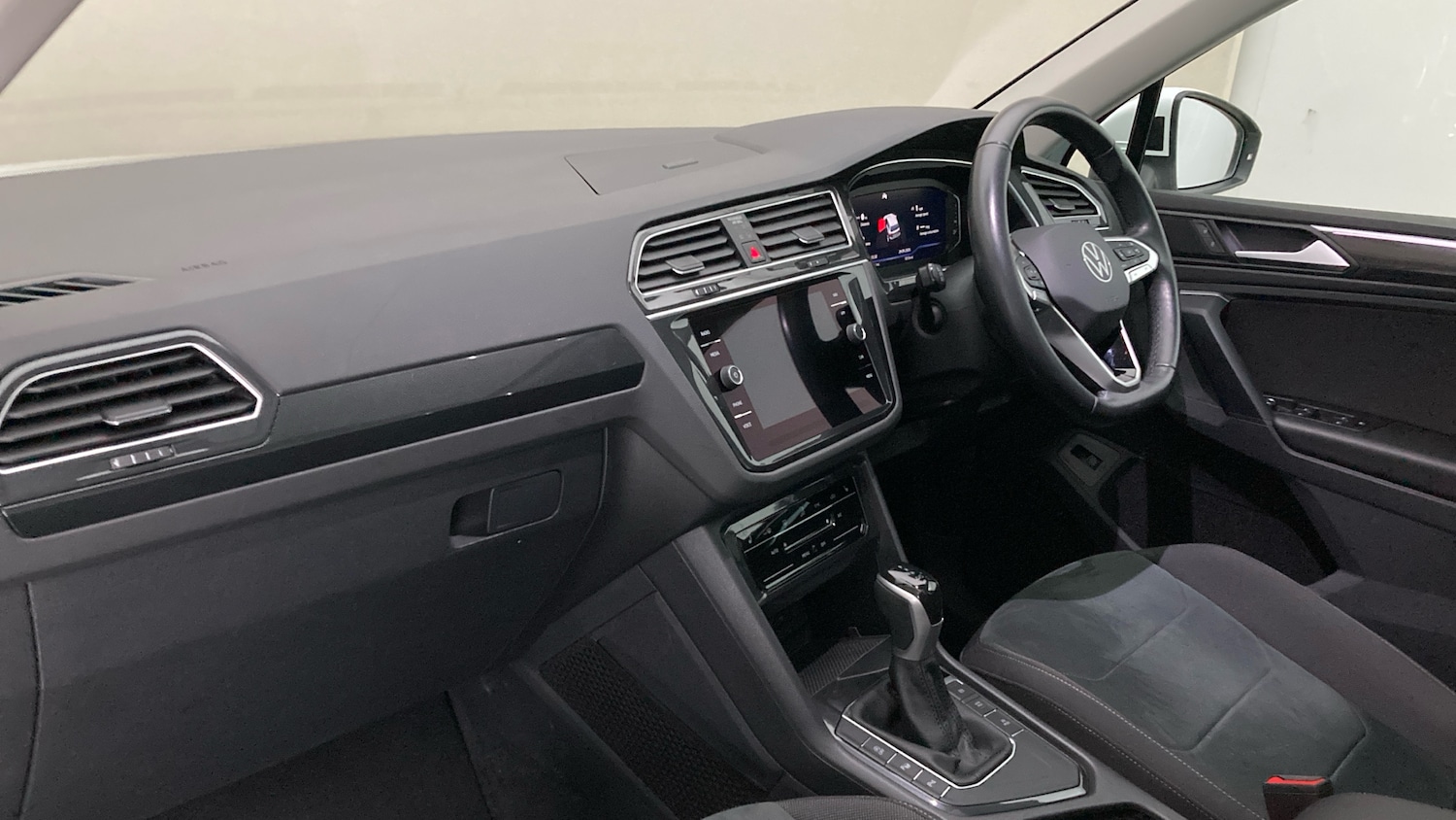 Used Volkswagen Tiguan 2022 for sale - 76101213: Photo 2